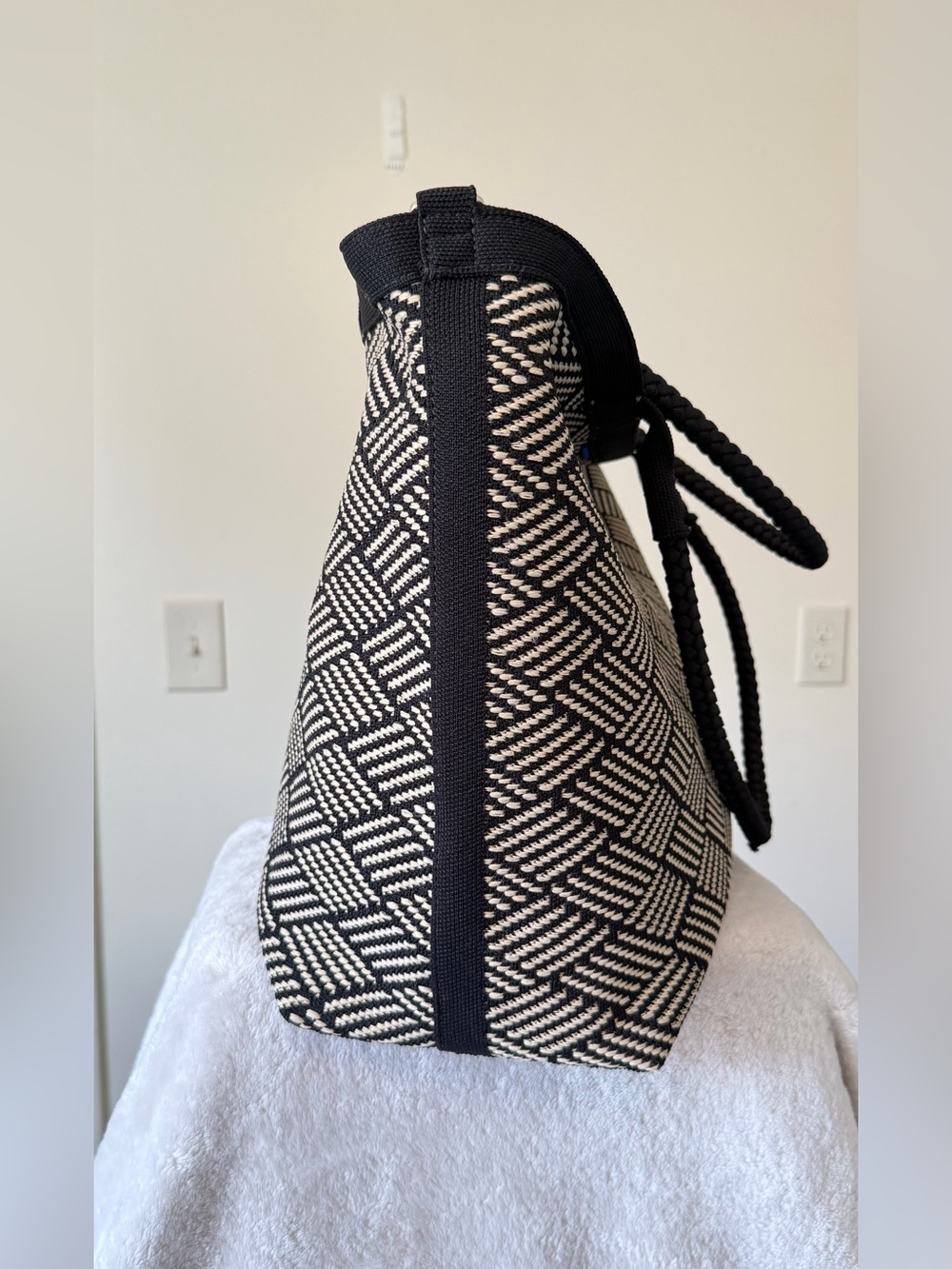 Rothy’s The Essential Tote Black Ivory Chevron Knit Magnetic Zip Large Bag - Picture 4 of 15